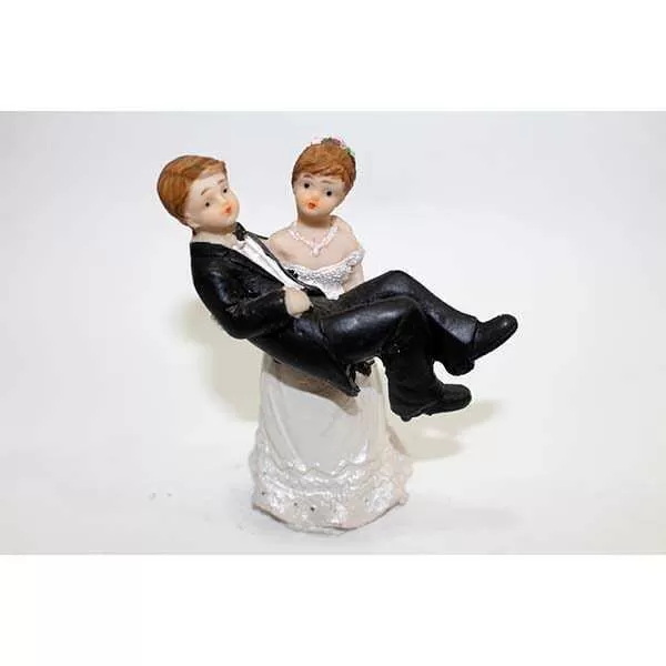 PAREJA NOVIOS ARMA EN RESINA (7135-11)